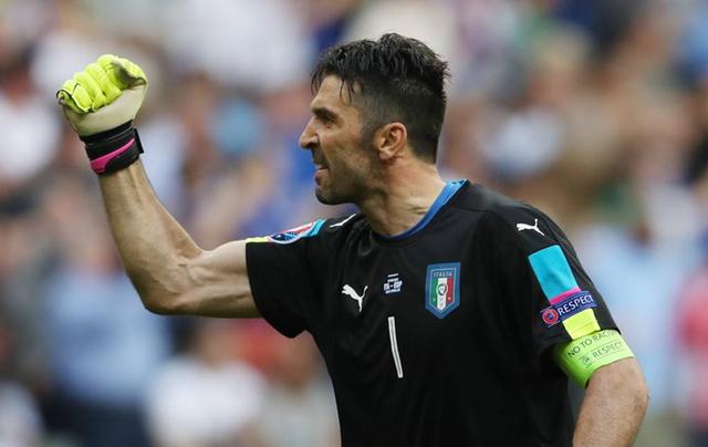  意甲传奇退役，布冯含泪告别绿茵场  