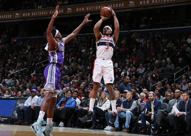  福克斯关键抢断反击得手国王加时险胜勇士保留悬念